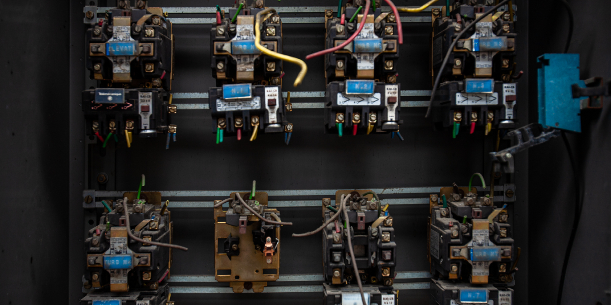 how many lights and ceiling fans can be on a 15 amp circuit